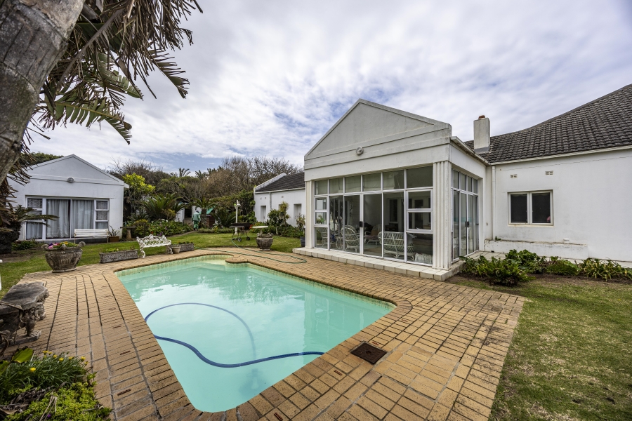 5 Bedroom Property for Sale in Gonubie Eastern Cape